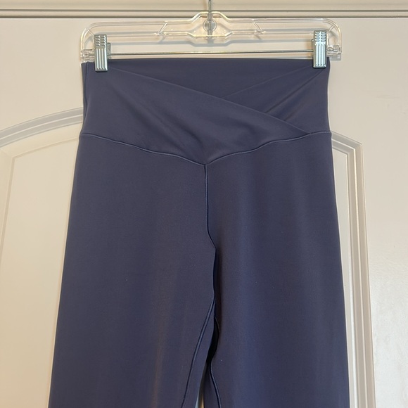 Aerie Offline Real Me Blue Crossover Waist Leggings Size Large - Picture 2 of 10